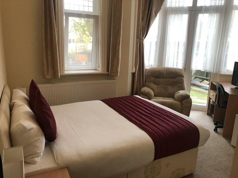 Gatwick Inn Hotel