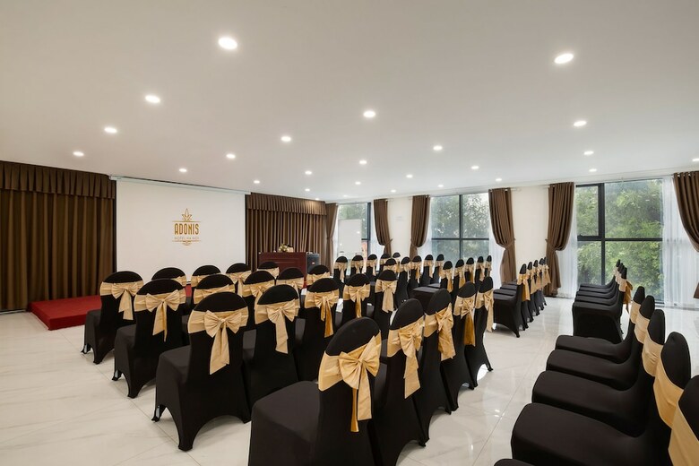 Adonis Hotel