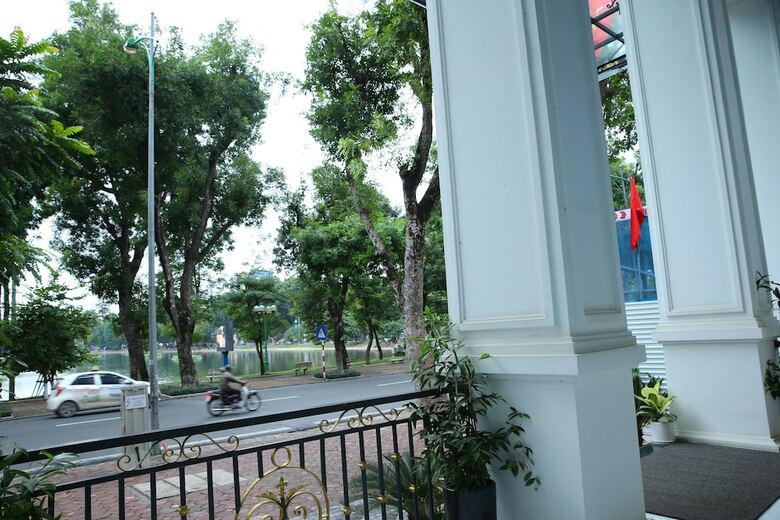 Adonis Hotel