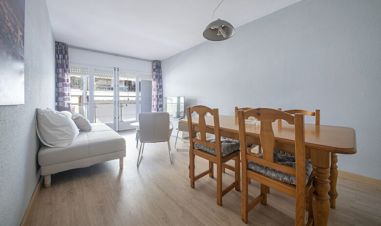 Apartamentos Montserrat 32, R68