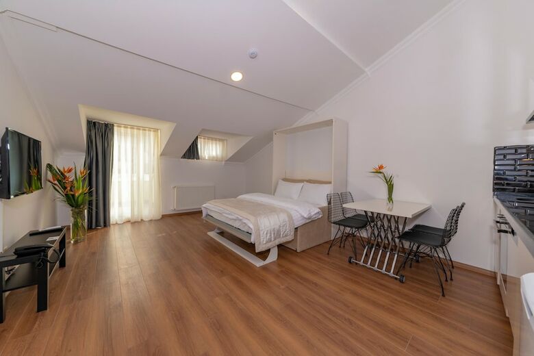Hotel Joy Suites