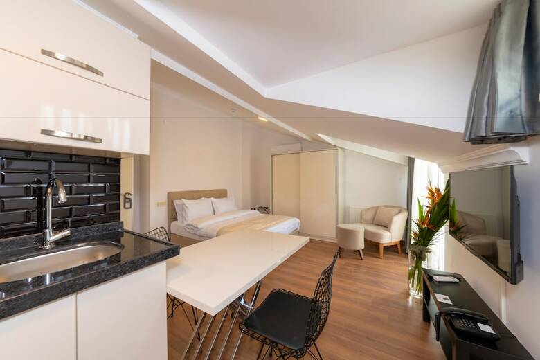 Hotel Joy Suites
