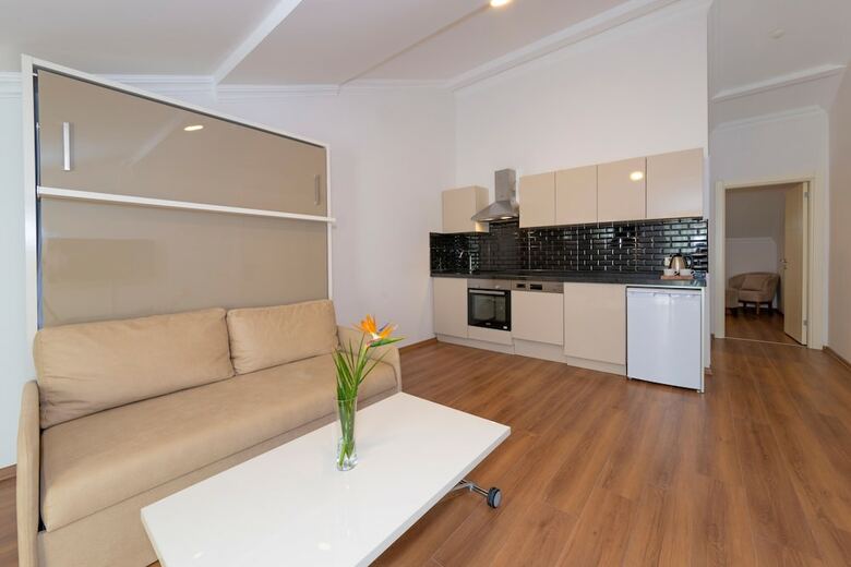Hotel Joy Suites