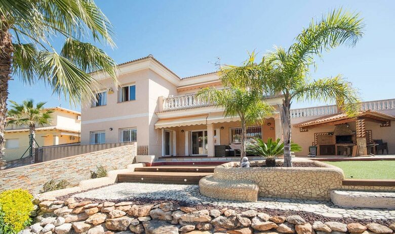 Villa Masia Blanca