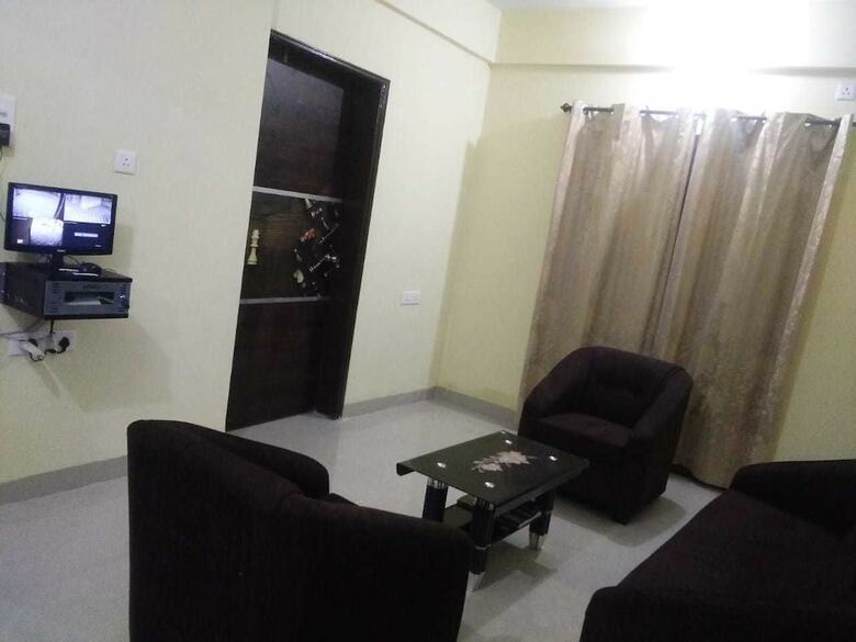 Hotel Ema Homestay