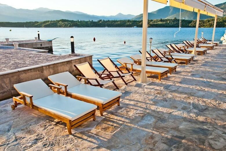 Adeona Apartments - On The Beach