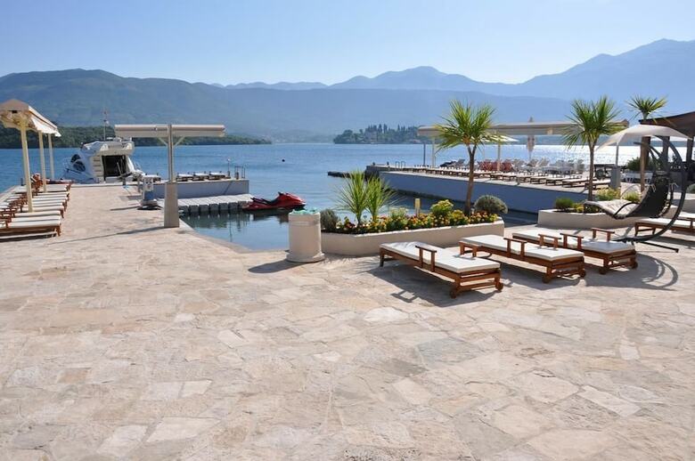 Adeona Apartments - On The Beach