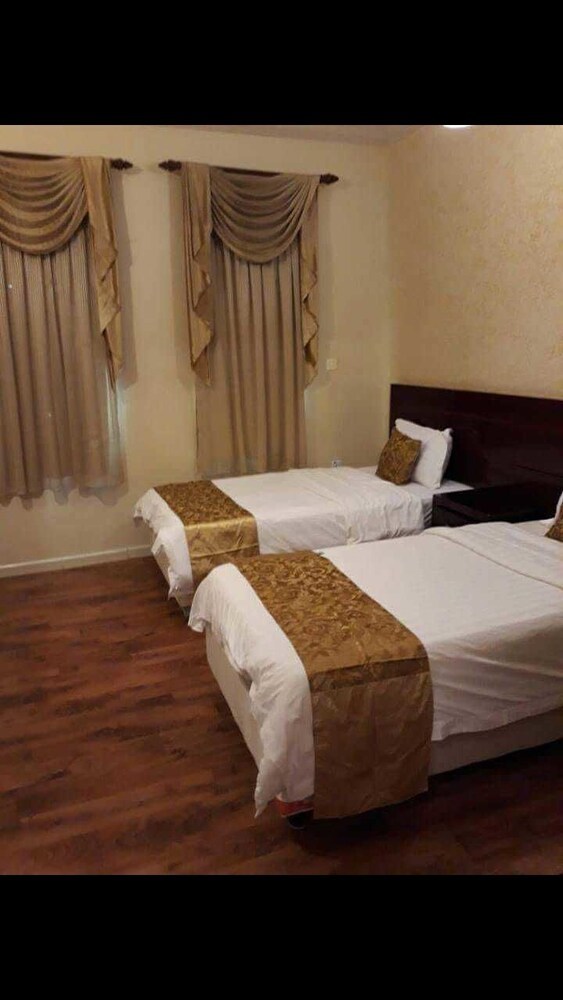 Nice Land Apart-hotel
