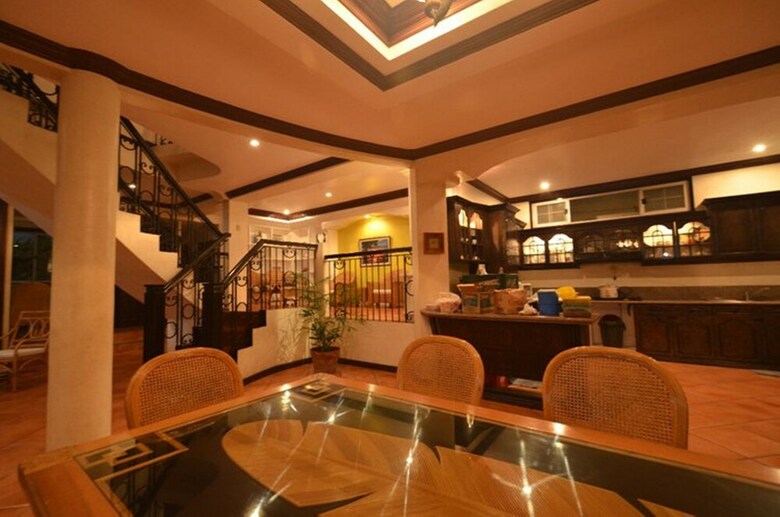 Hotel Robinland Vacation Home Badian