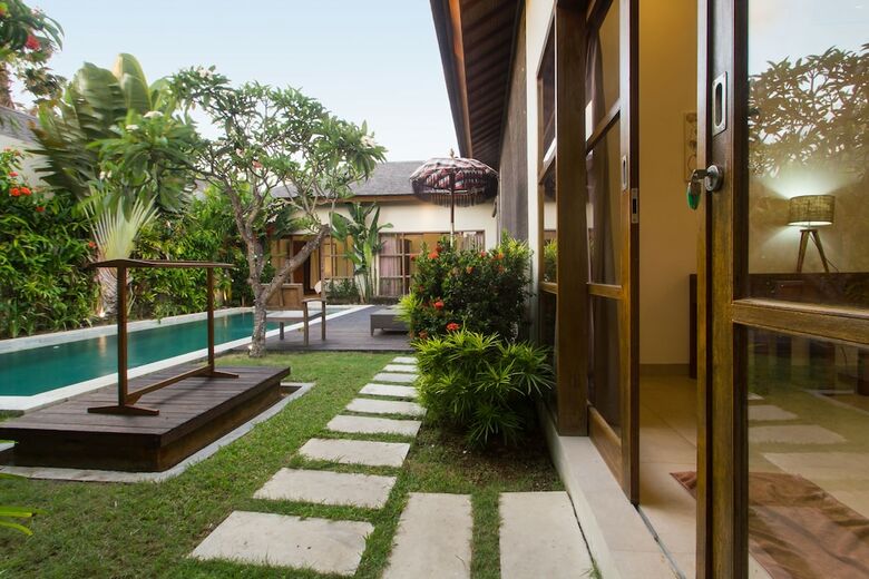 Hotel Echo Beach Villa & Apartment