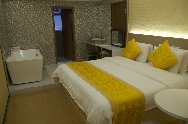 Whole Sunshine International Hotel