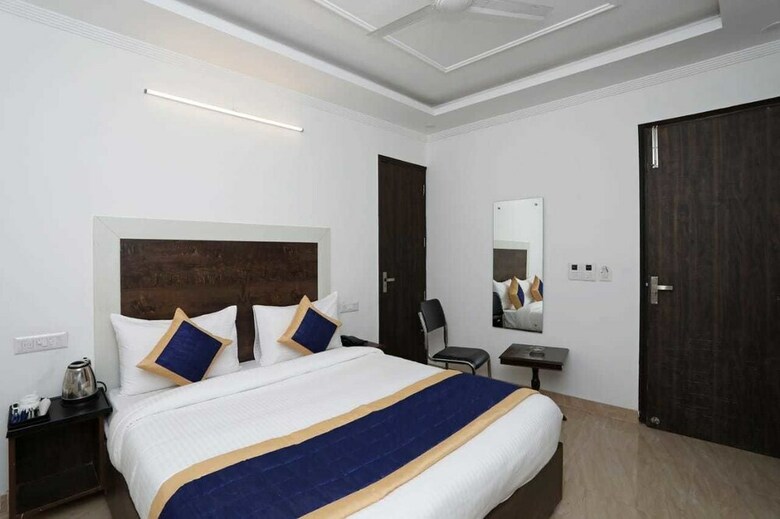 Airport Hotel Ambience Inn