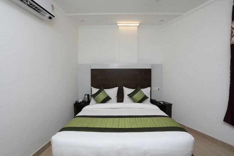 Airport Hotel Ambience Inn