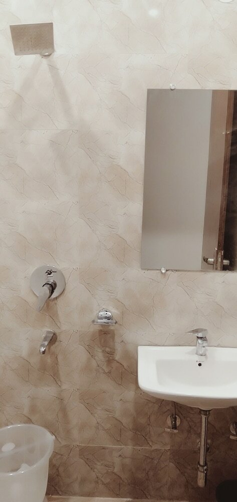 Airport Hotel P Palace