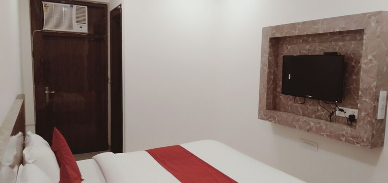 Airport Hotel P Palace