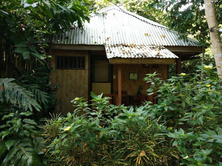 Hotel Nelly's Nipa Hut