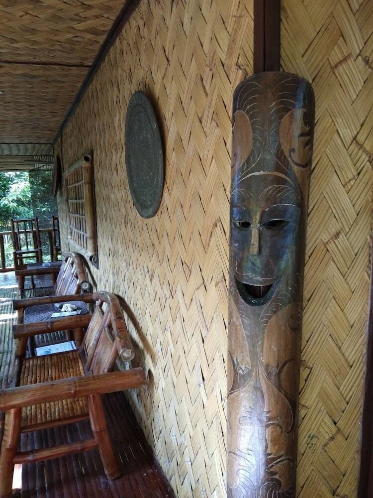 Hotel Nelly's Nipa Hut