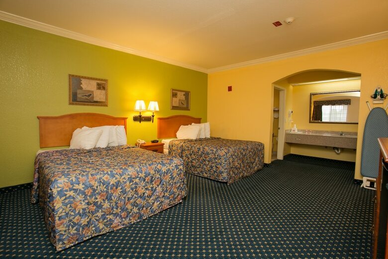 Hotel Memorylane Inn & Suites