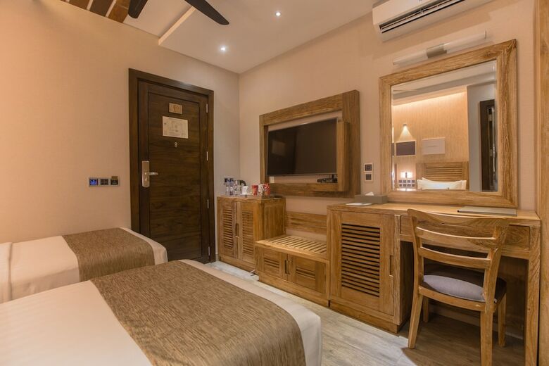 Hotel Samann Grand