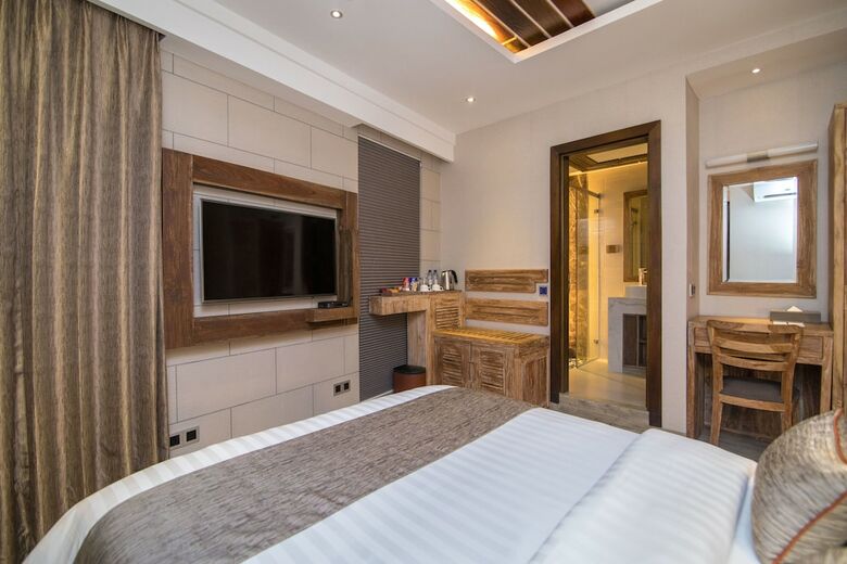 Hotel Samann Grand