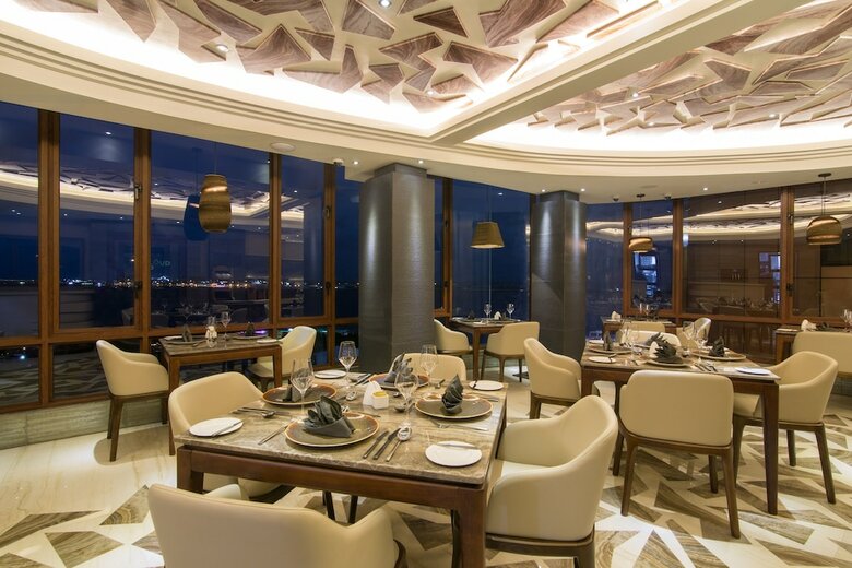 Hotel Samann Grand