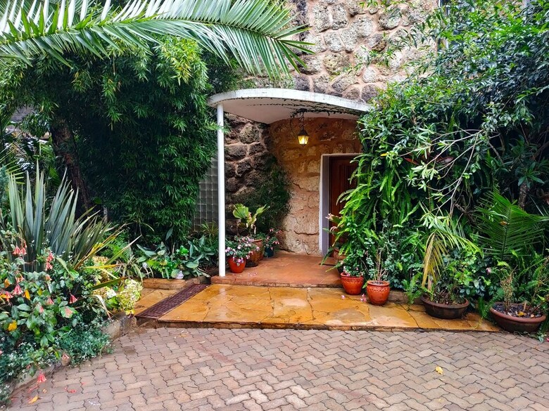 Hotel Zereniti House