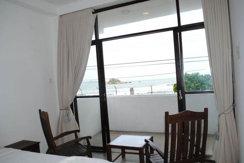 Hotel Kaori Cafe And Villa