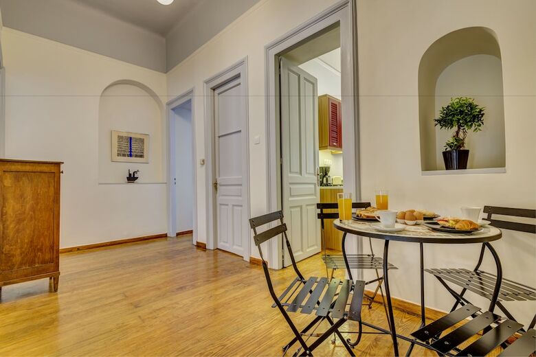 Neoclassical Apartment Next To Acropolis