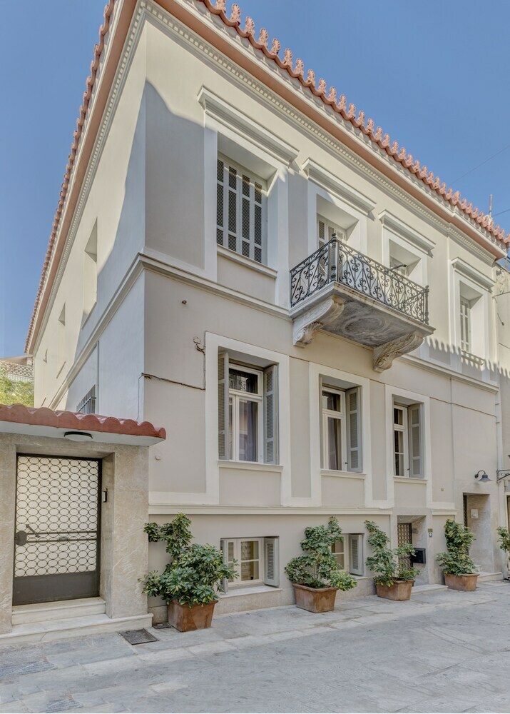 Neoclassical Apartment Next To Acropolis