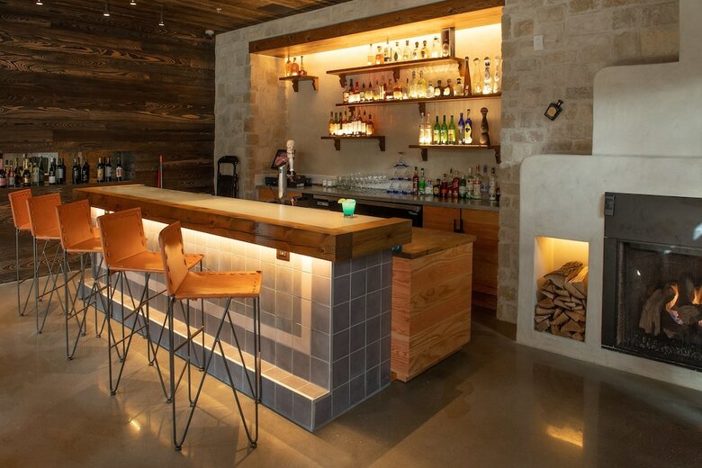 Texican Court, By Valencia Hotel Group