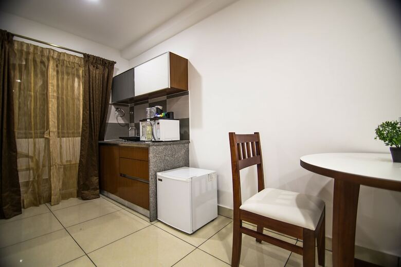 Hotel The White Tree Executive Suites