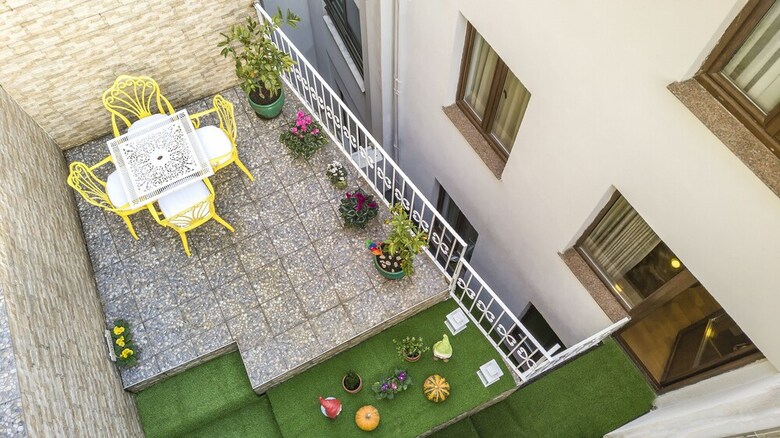 Hotel Royan Suites