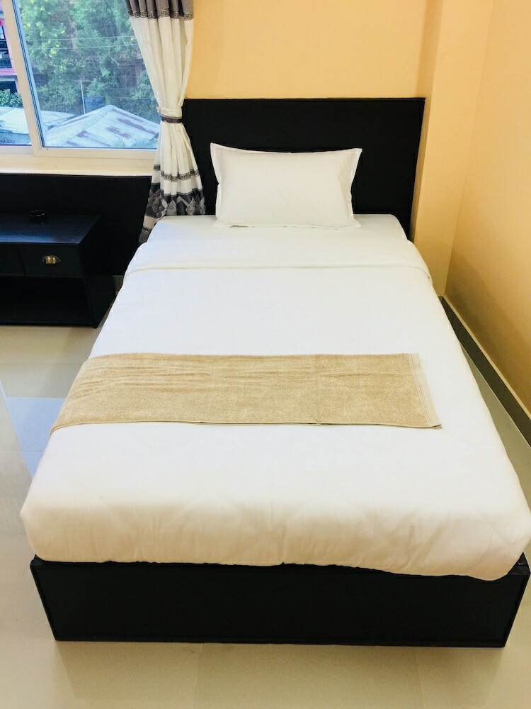 Hotel Golden Lake