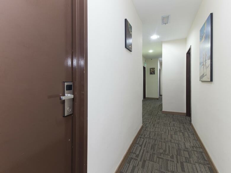 Oyo 445 Charisma Hotel