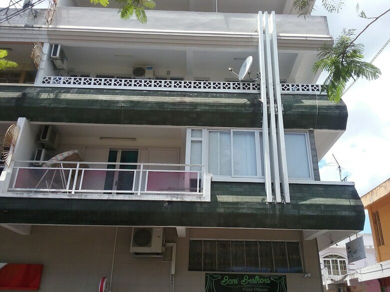 Hostal La Plaine Verte Guest House