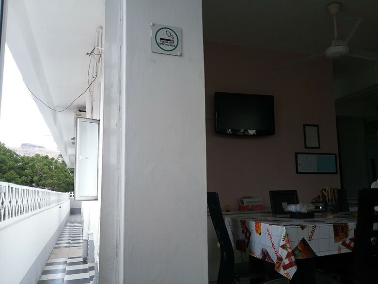 Hostal La Plaine Verte Guest House