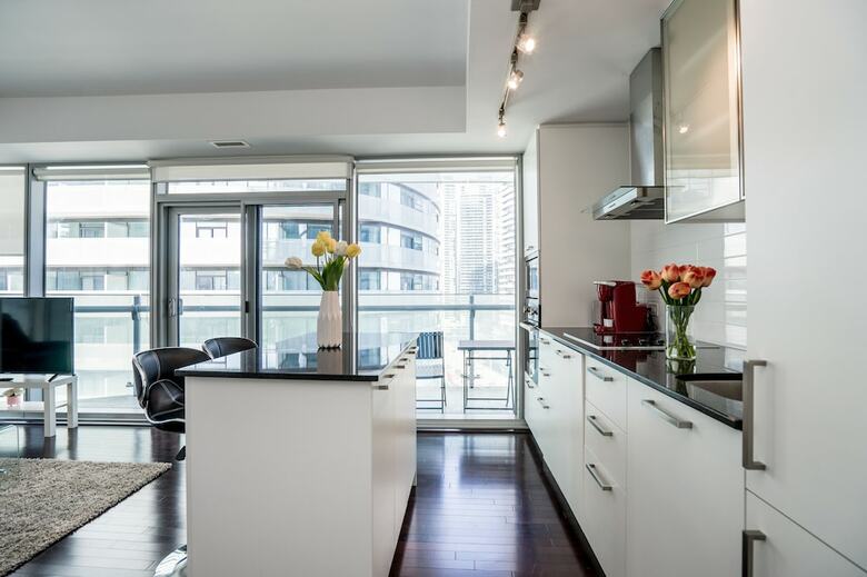 Apartamentos Aaira Suites At 65 Bremner Blvd