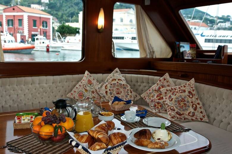 Plaghia Charter Boat & Breakfast