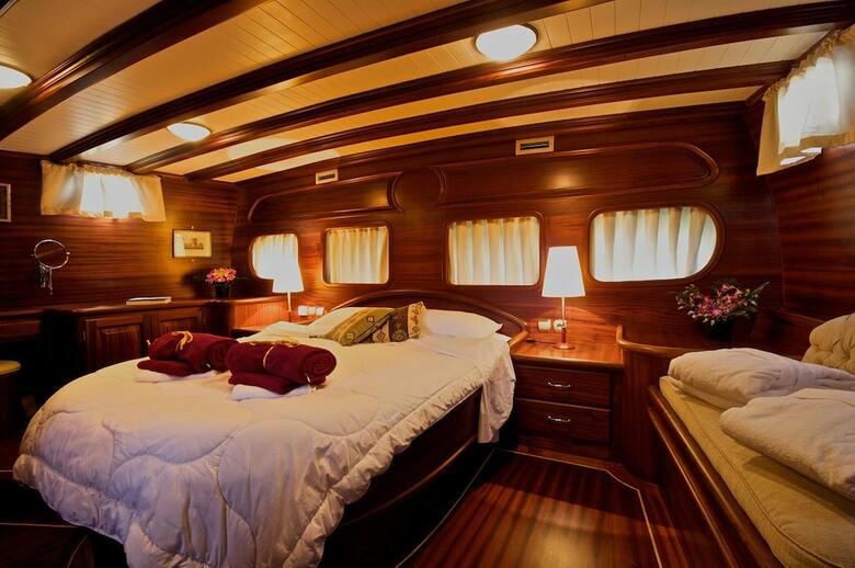 Plaghia Charter Boat & Breakfast