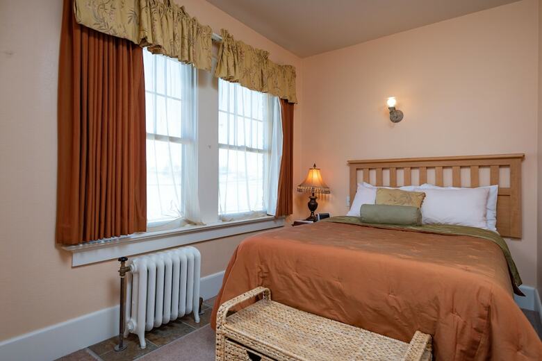 Historic Hotel Condon