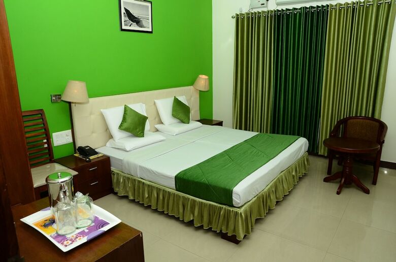 Metro Plaza Hotel