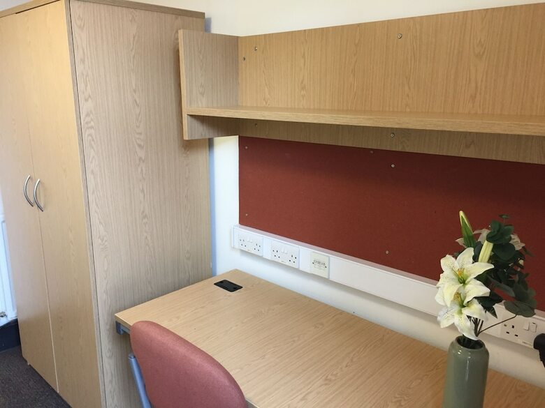 Hostal Davies Court