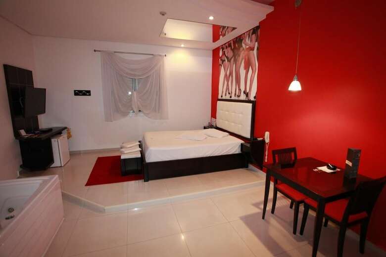 Liverpool Hotel & Motel