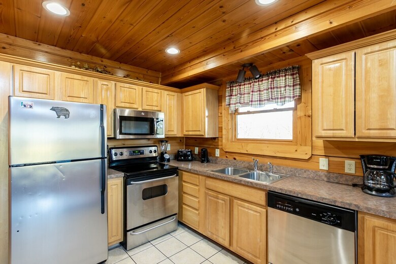 Charming Cabin Hot Tub And Pool Access