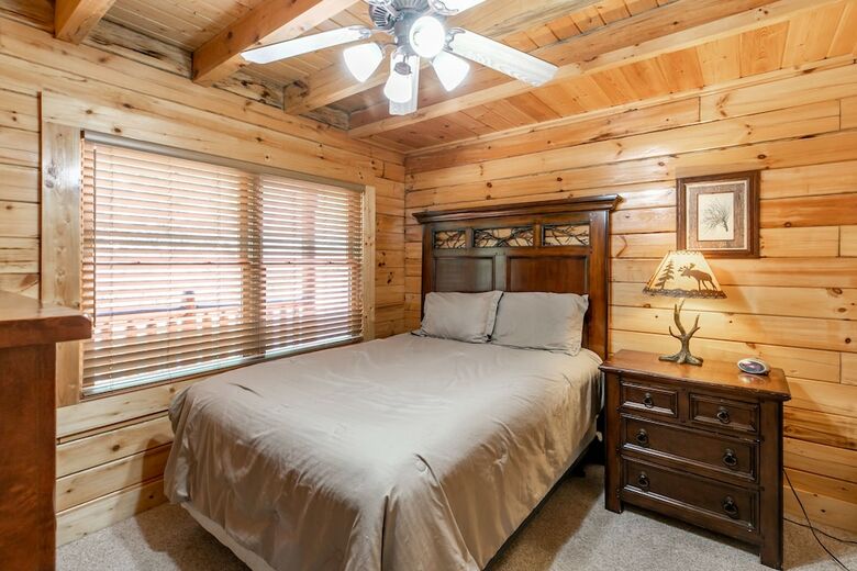 Charming Cabin Hot Tub And Pool Access