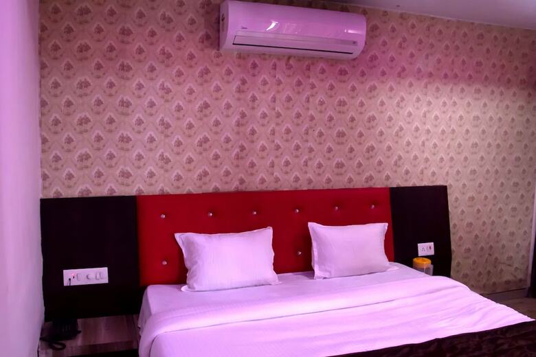 Hotel Shree Palace & Restaurant