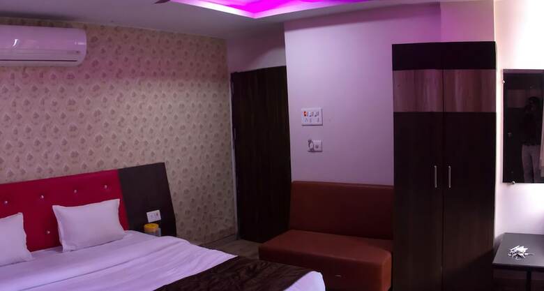 Hotel Shree Palace & Restaurant