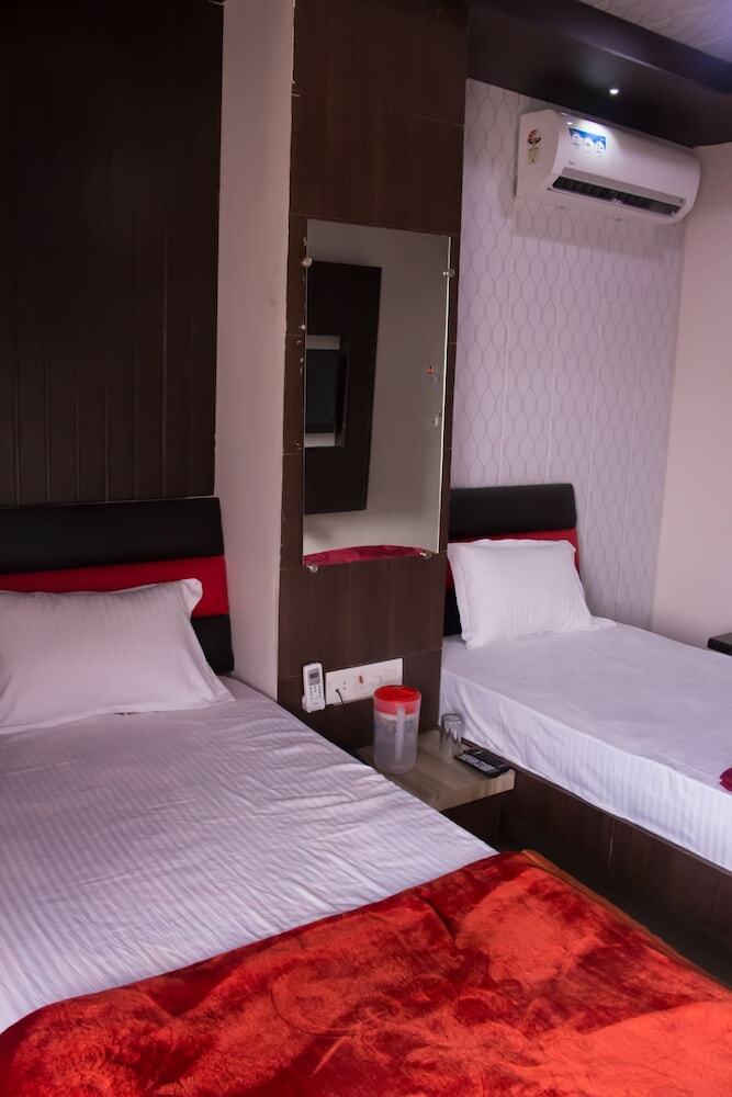 Hotel Shree Palace & Restaurant