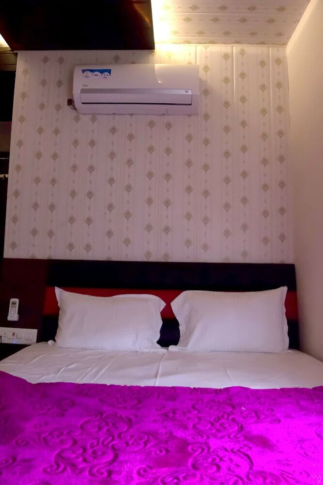 Hotel Shree Palace & Restaurant