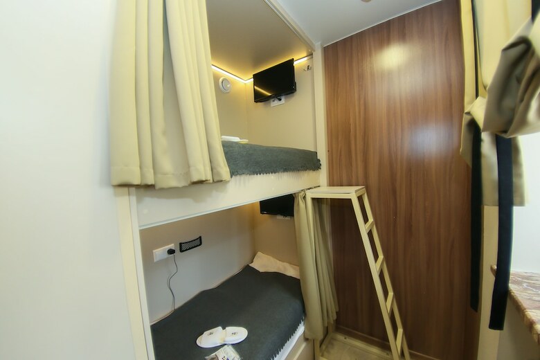 Hostal Kupe Capsule Hotel & Hostel
